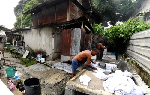 PENGUSAHA DOBI TRADISIONAL
