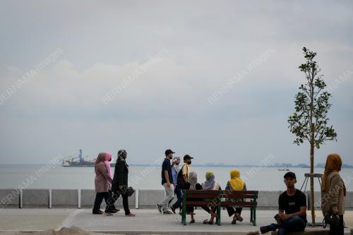PENGUNJUNG DI PADANG KOTA LAMA