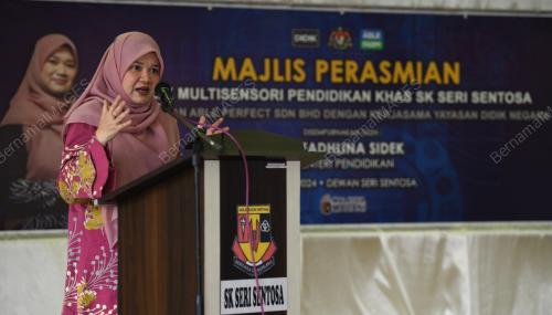 FADHLINA SIDEK