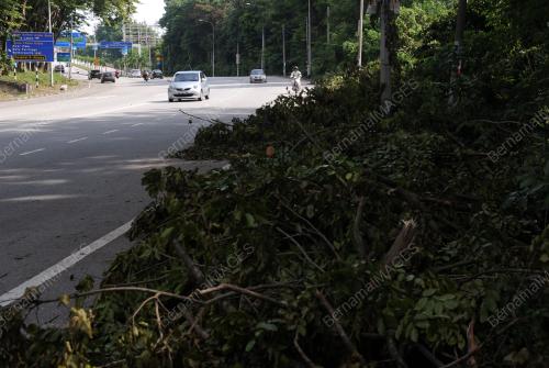 PG04_10082015_JALAN_TERJEJAS