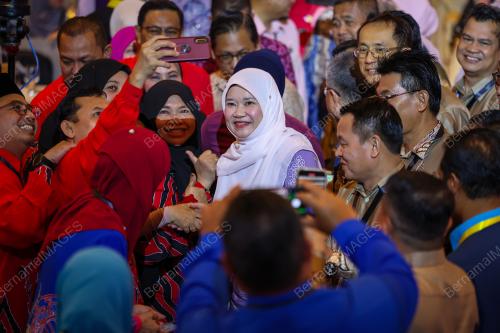 FADHLINA SIDEK
