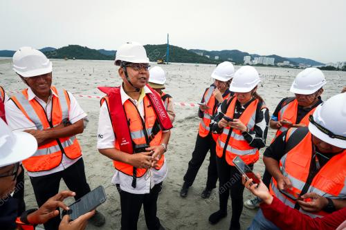 DATUK SERI FARIZAN DARUS