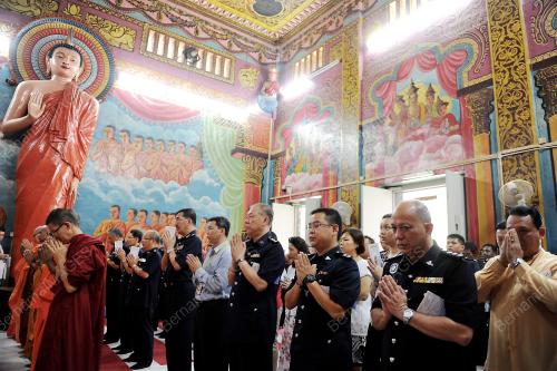 PG04_11032014_SEMBAHYANG_KAPAL