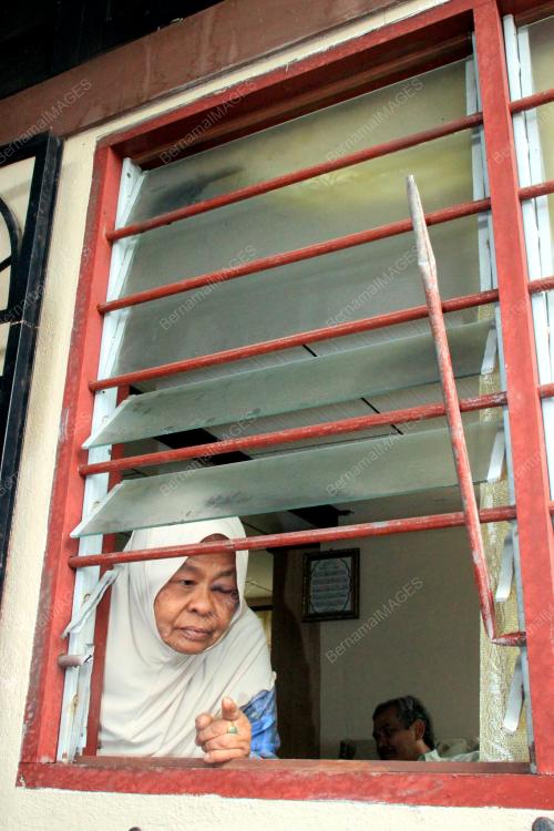 PG04_11072012_PECAH