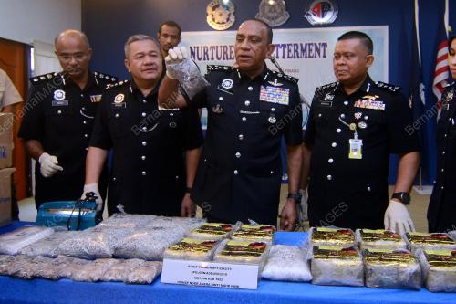 DATUK MOHD KHALIL KADER MOHD