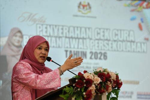 FADHLINA SIDEK