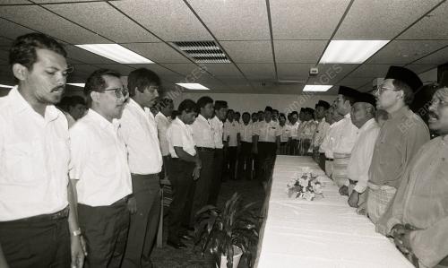 PG04_130490_DPMRASMI_MESYUARATPEMUDAUMNO