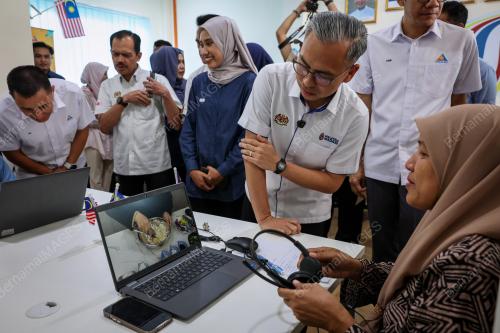 DATUK FAHMI FADZIL