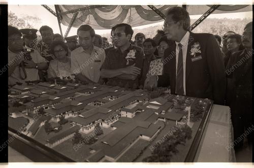 UPACARA PECAH TANAH
