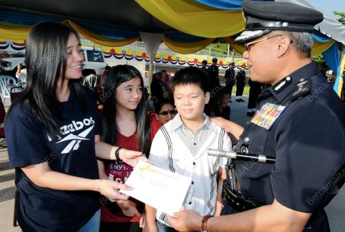 PG04_16012012_BANTUAN_POLIS