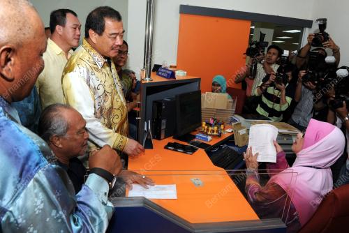 PG04_16022012_MENTERI_KAUNTER