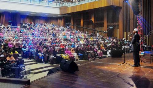 PG04_16042016_ORANG_RAMAI