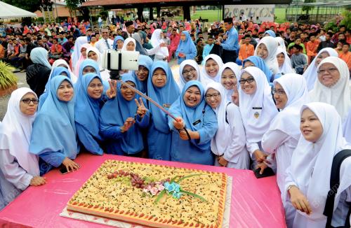 PG04_16052016_GURU_BERGAMBAR