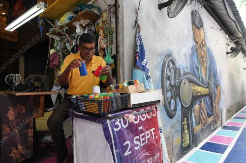 MURAL TUKANG JAHIT