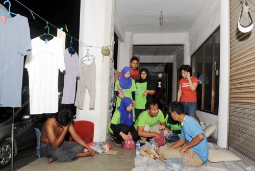 PG04_17032015_SUMBANGAN_MAKANAN