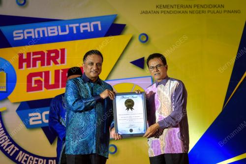 DATUK SERI REEZAL MERICAN NAINA MERICAN
