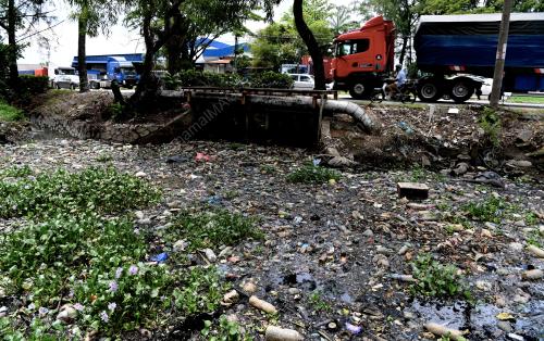PG04_17092018_TIMBUNAN_SAMPAH