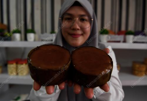 USAHAWAN MELAYU BUAT KUIH BAKUL