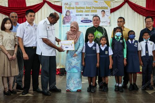 FADHLINA SIDEK