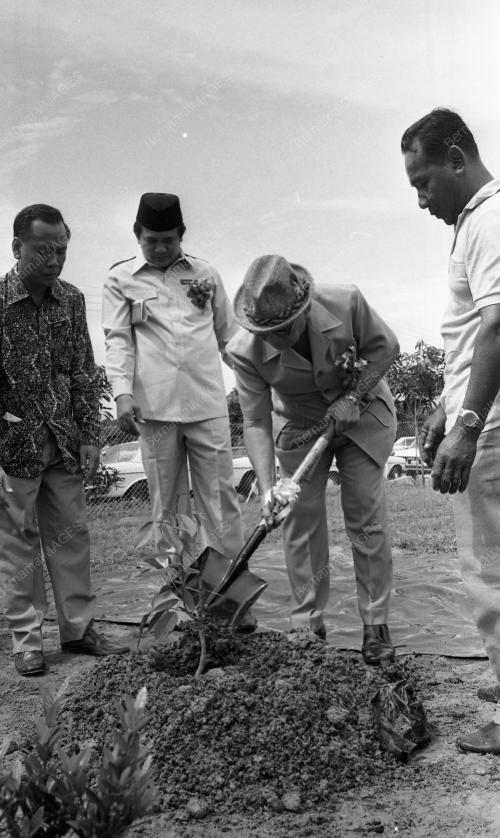 PG04_19012015_HARI_PETANI