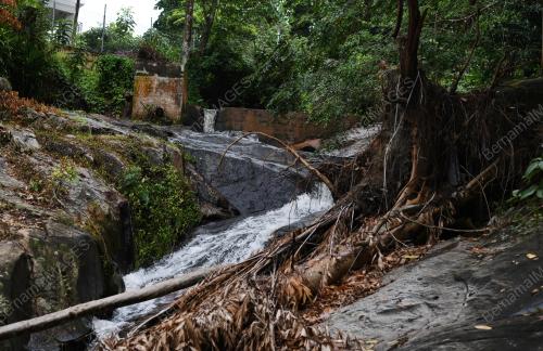 AIR TERJUN PAK LAH