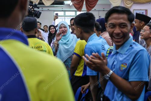 FADHLINA SIDEK