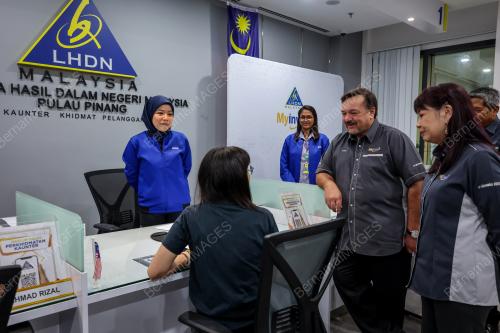 DATUK SERI AMIR HAMZAH AZIZAN