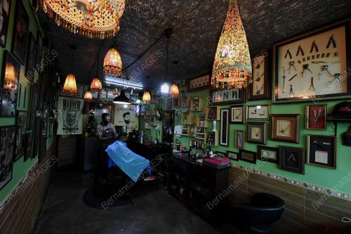 KEDAI GUNTING RAMBUT