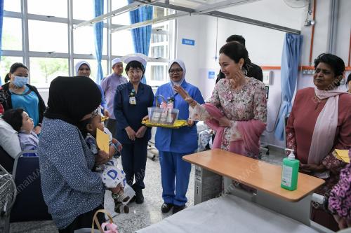 RAJA PERMAISURI PERAK TUANKU ZARA SALIM