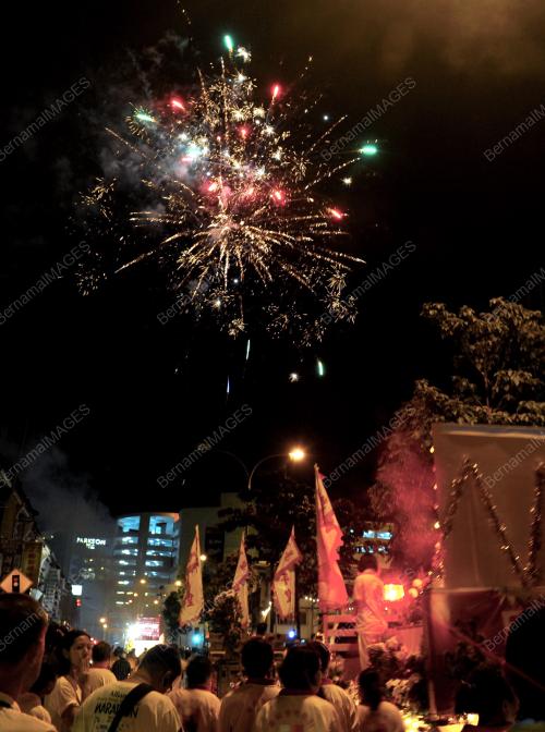 PG04_24102012_BUNGA_API