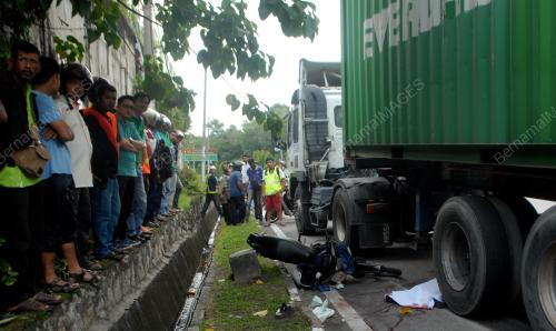 PG04_24112015_KEMALANGAN_MAUT