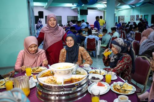 FADHLINA SIDEK