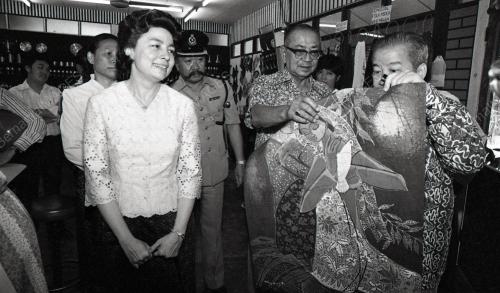 LAWAT KILANG BATIK