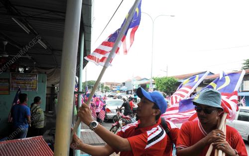 PG04_25082014_PASANG_BENDERA