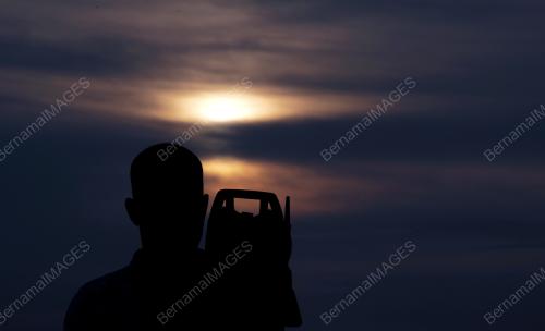 PG04_26052017_LIHAT_BULAN