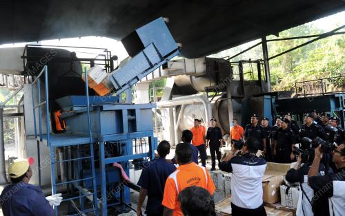 PG04_26062015_POLIS_PELUPUSAN