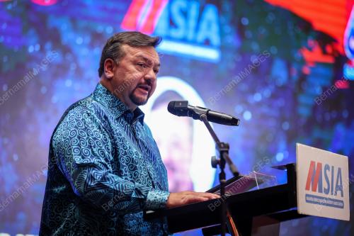 DATUK SERI AMIR HAMZAH AZIZAN