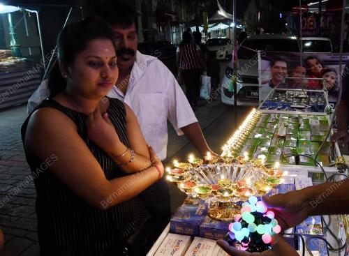 PG04_26102018_LAMPU_DEEPAVALI
