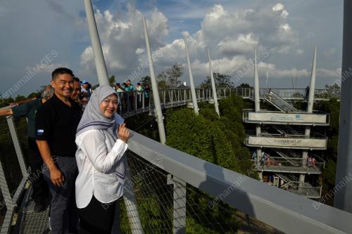 FADHLINA SIDEK