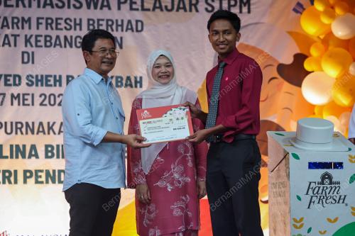 FADHLINA SIDEK