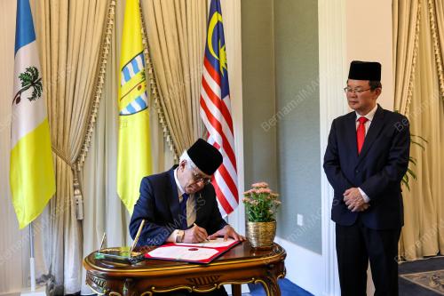 TUN AHMAD FUZI ABDUL RAZAK