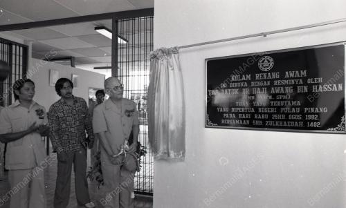DR AWANG HASSAN