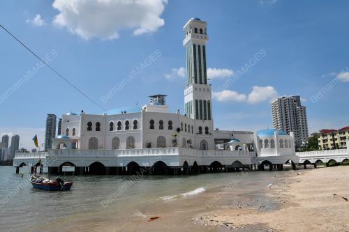 MASJID TERAPUNG TANJUNG BUNGAH