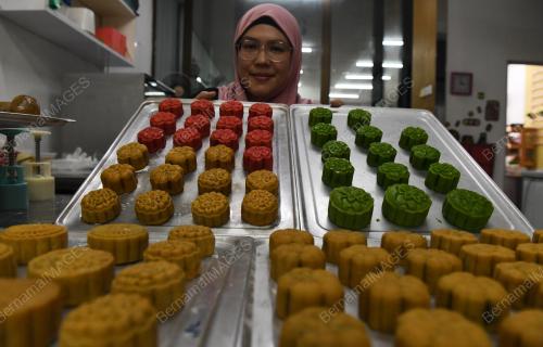 KUIH BULAN