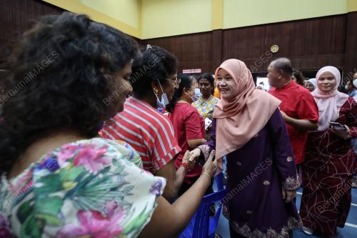 FADHLINA SIDEK