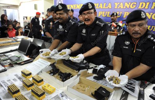PG04_30092013_POLIS_PELURU