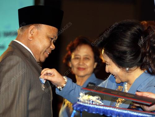 DATIN SERI ROSMAH MANSOR