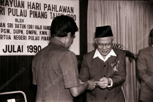 TYT TAN SRI DATUK (DR) HAJI HAMDAN BIN SHEIKH TAHIR