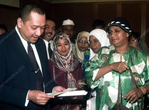 PG05-28_09_2000_NAZRI-USAHAWAN_13012016