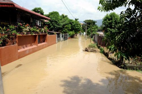 PG05_01062012_BANJIR_KILAT
